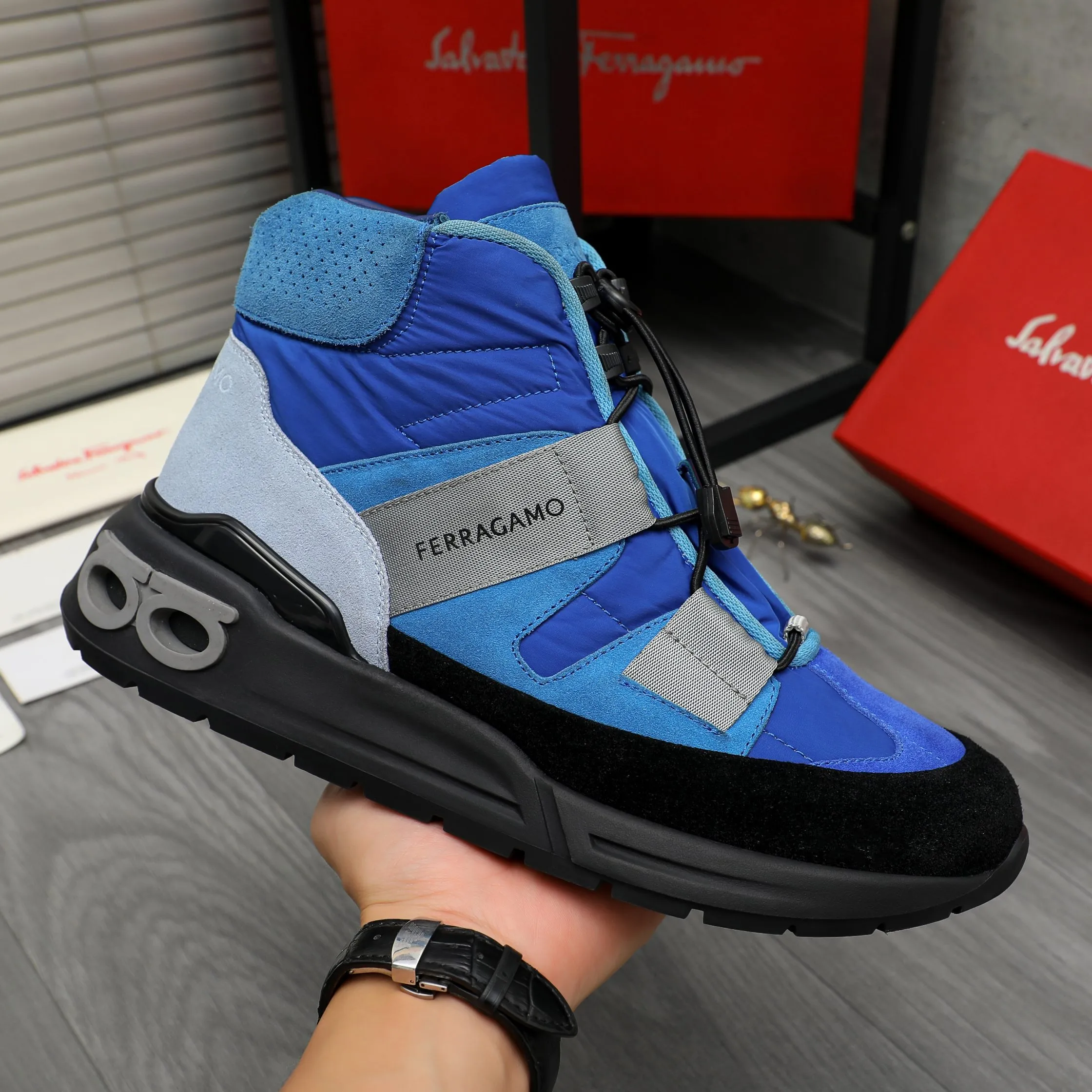 Men's shoes 💰640 Product trademark: Ferragamo "Ferragamo" high-top casual shoes Regular size: 38-46 (45.46 is custom-made and non-returnable) Product materials: Selected frosted cowhide stitching cloth upper, cowhide lining, original outsole